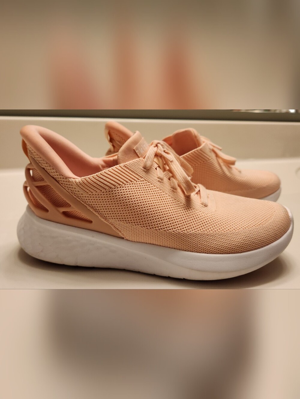 Kizik Women’s Knit Lace-Up Sneakers in Peach Size 8 Easy Step In Shoe
